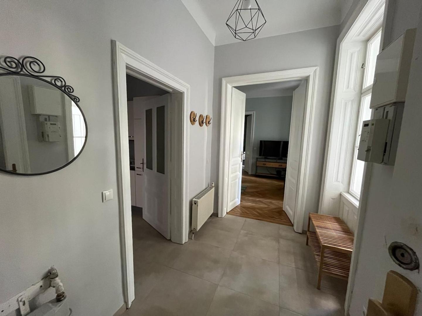Grosszuegiger Wiener Altbau Gleich Neben Schoenbrunn المظهر الخارجي الصورة
